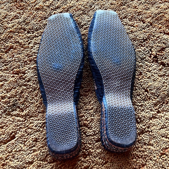 Ashro Embroidery Chinese knot Beads Sandal - Picture 6 of 7